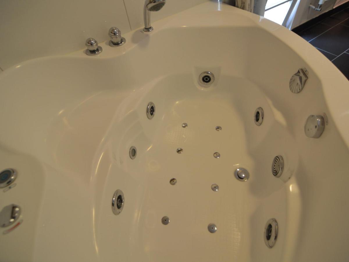 Attractively Furnished In * Slenaken